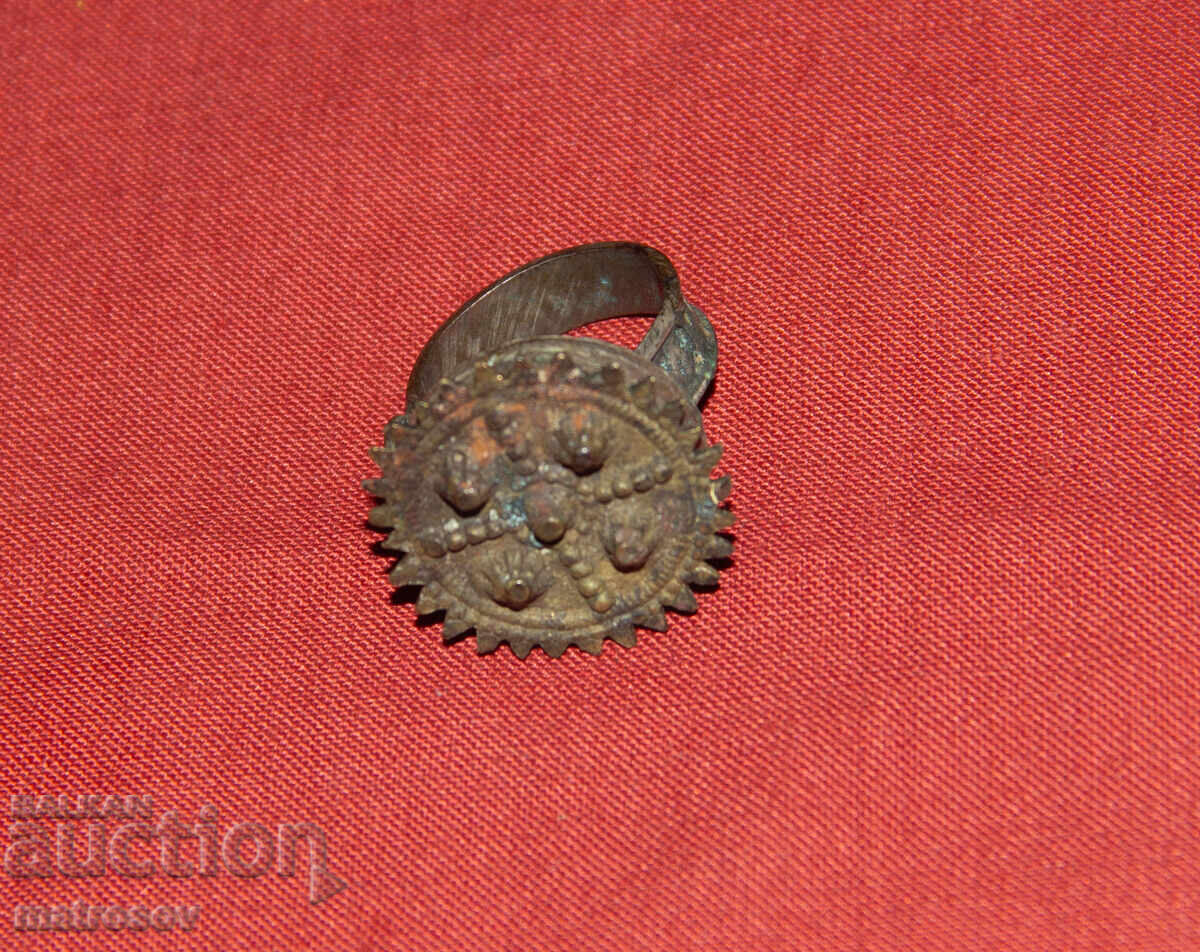 Σταροί παραδοσιακός μπρούτζινος γυναικείος δακτύλιος με τιμή 160.00 BGN | € 81.81 Σταροί παραδοσιακός μπρούτζινος γυναικείος δακτύλιος με τιμή 160.00 BGN | € 81.81