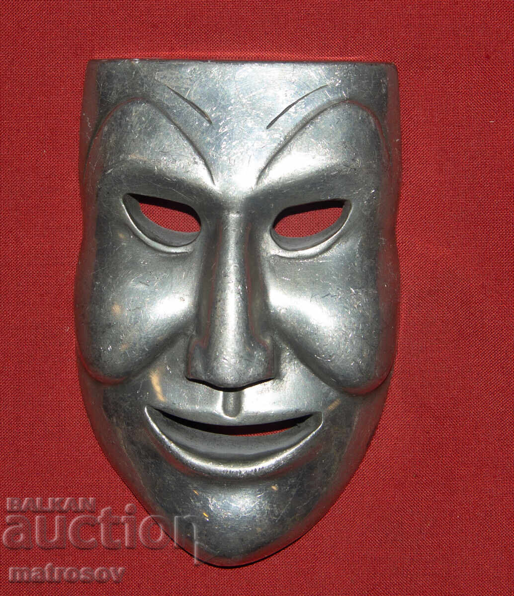 Masca de teatru Anglia Compulsion Gallery