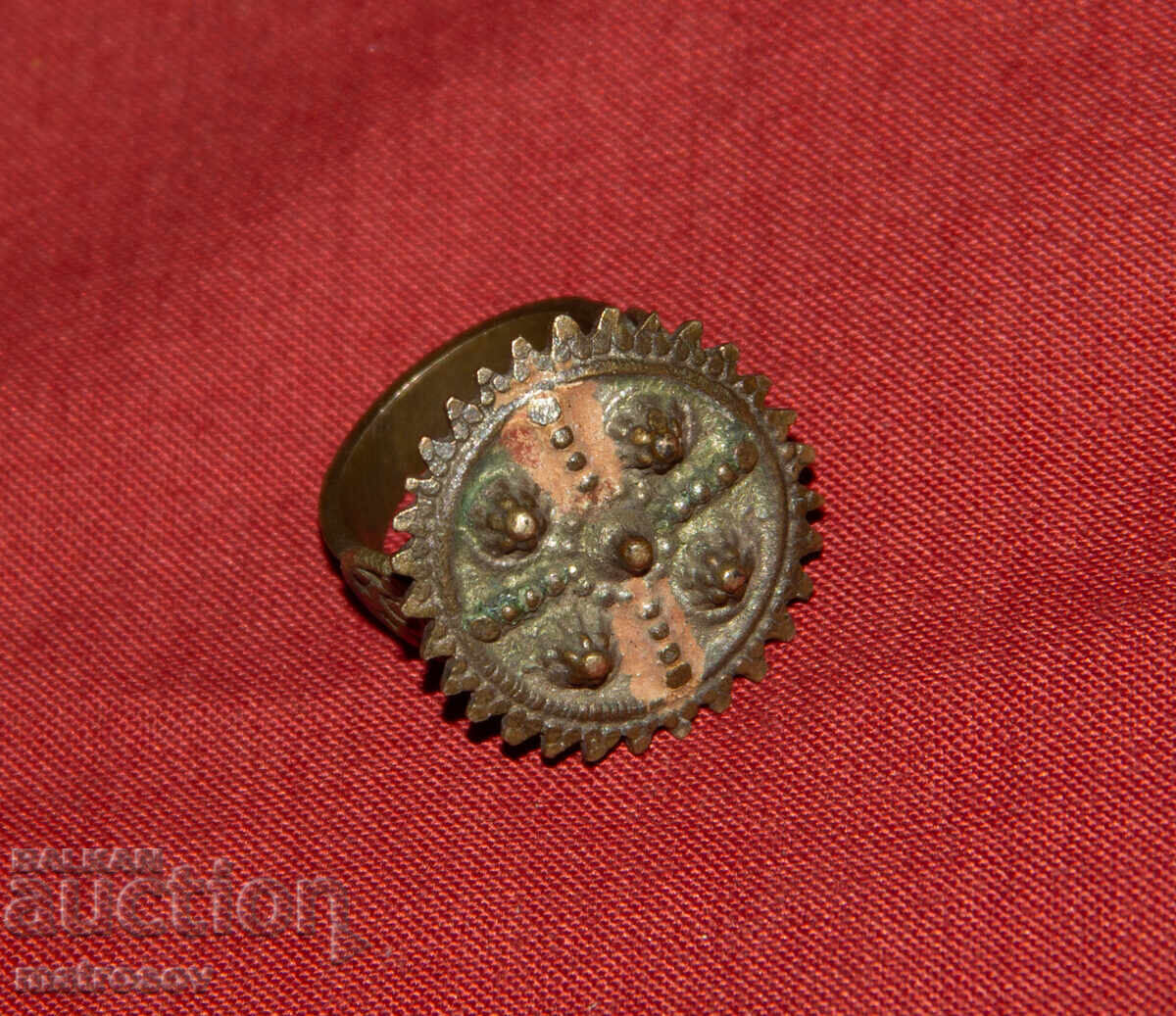 Стар традиционен бронзов дамски пръстен Стар традиционен бронзов дамски пръстен