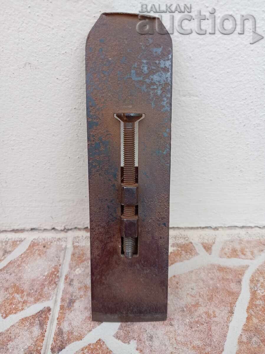 Delivery of Marked knife from an old plane