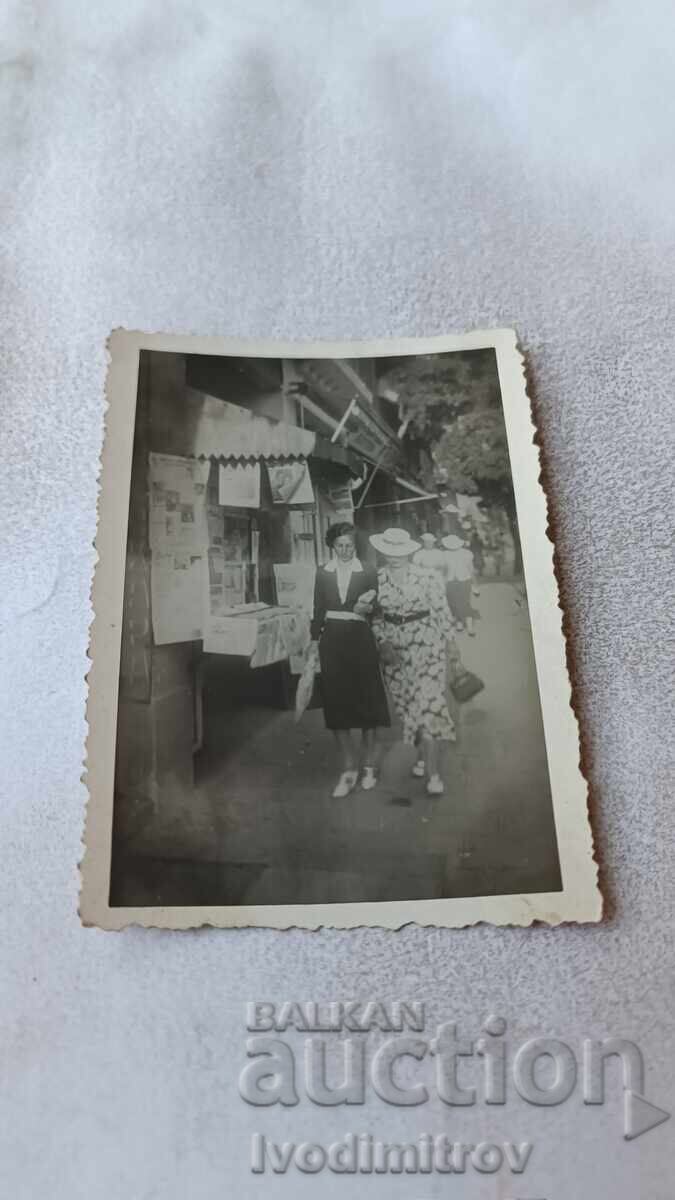 Φωτογραφία Σοφία Δύο γυναίκες σε μια βόλτα