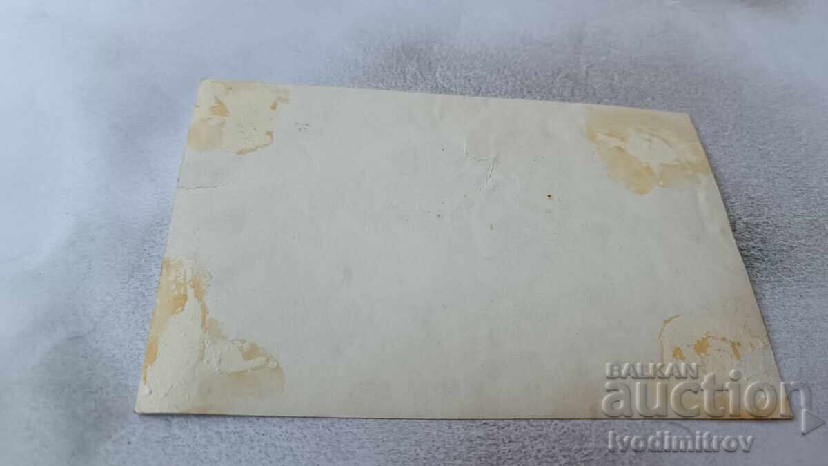 Fotografie Sofia Femeie și fetiță în fața Frizerului cu preț 2.35 BGN | € 1.20 Fotografie Sofia Femeie și fetiță în fața Frizerului cu preț 2.35 BGN | € 1.20