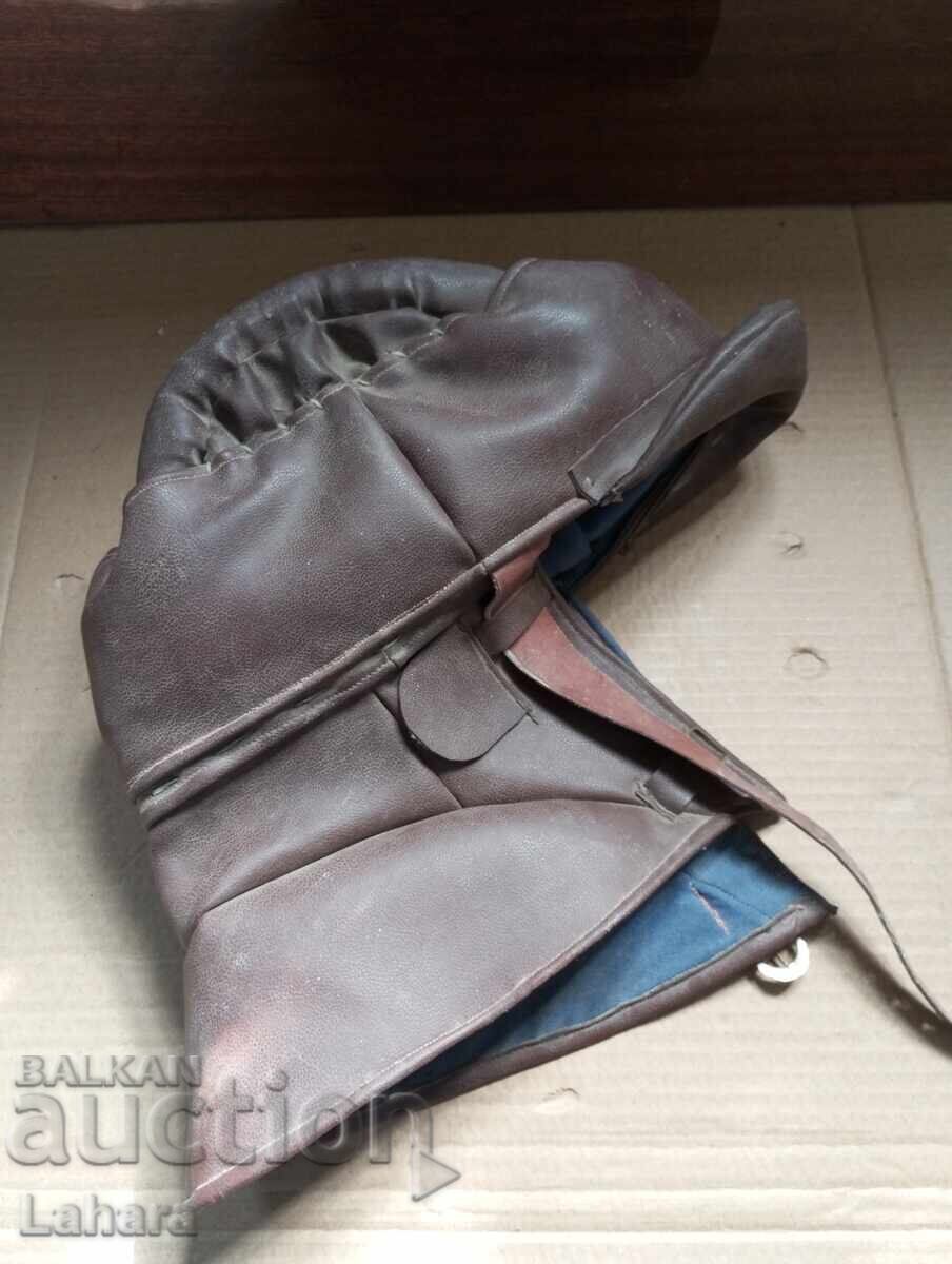 Ρετρό δερμάτινο κράνος μηχανής με τιμή 82.00 BGN | € 41.93