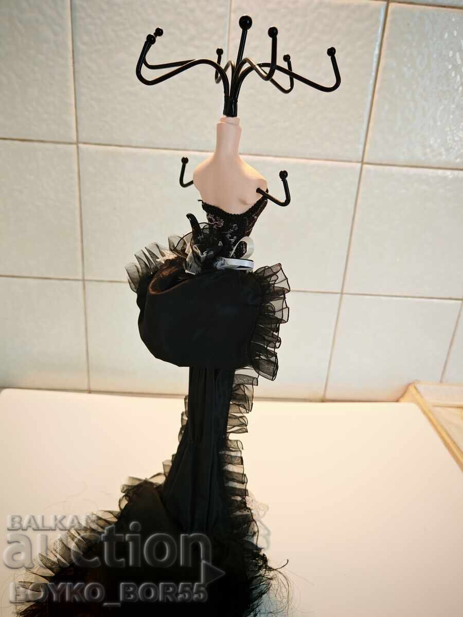 Auction Large Beautiful Jewelry Display Mannequin Stand Height 37 cm Auction Large Beautiful Jewelry Display Mannequin Stand Height 37 cm