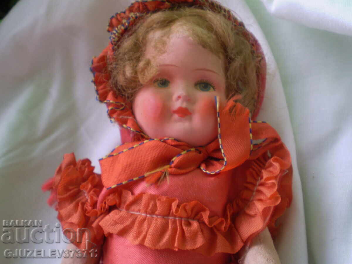 Αρχαία κούκλα, γεμισμένη με άχυρο, κινεί τα χέρια της ζωγραφισμένα με τιμή 220.00 BGN | € 112.48 Αρχαία κούκλα, γεμισμένη με άχυρο, κινεί τα χέρια της ζωγραφισμένα με τιμή 220.00 BGN | € 112.48