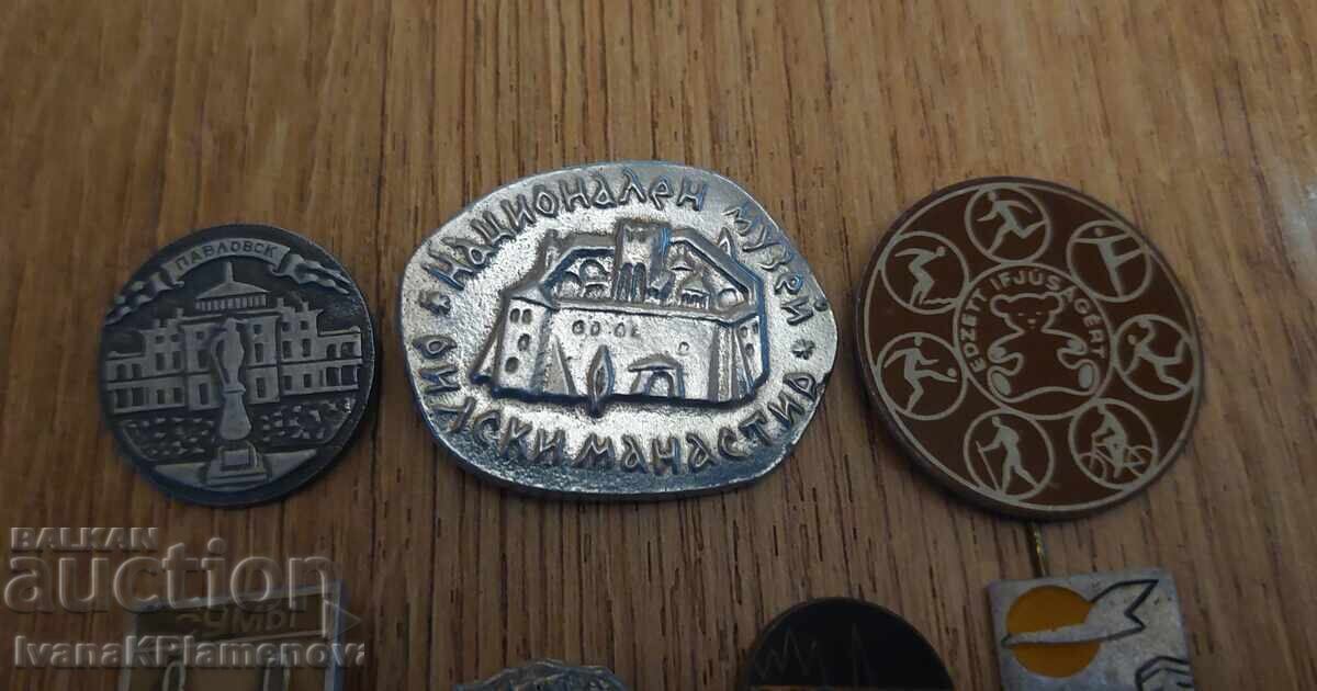 Insigne pentru colecționari, 12 bucăți cu preț € 5.00 | 9.78 BGN