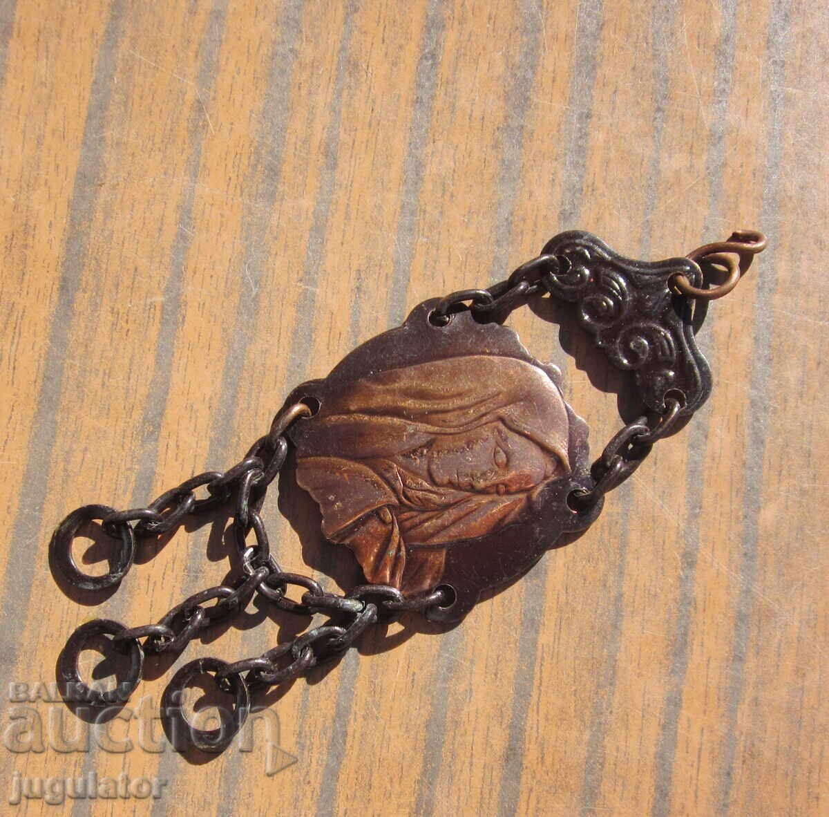 Delivery of Bulgarian ethnographic folklore religious trinket