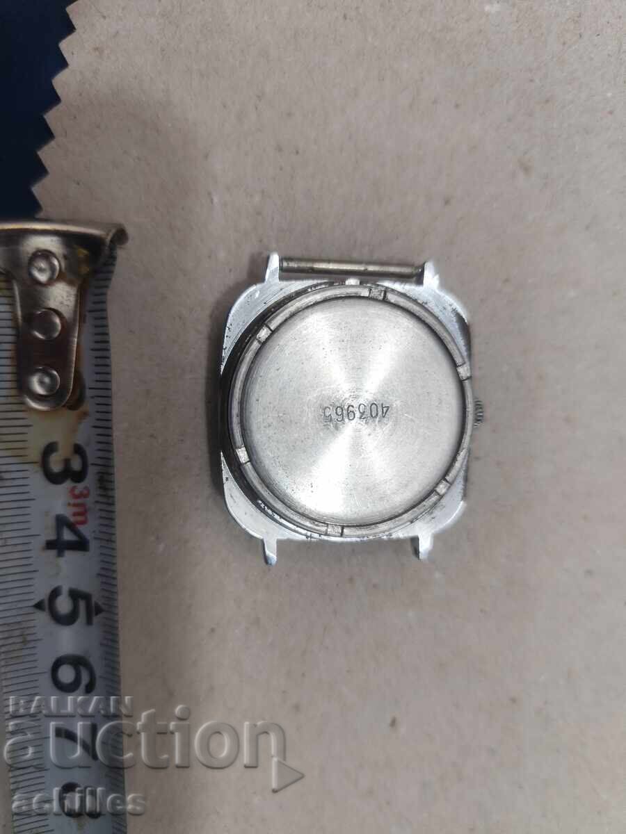 Auction Men's Raketa quartz watch, not working, for servicing Auction Men's Raketa quartz watch, not working, for servicing