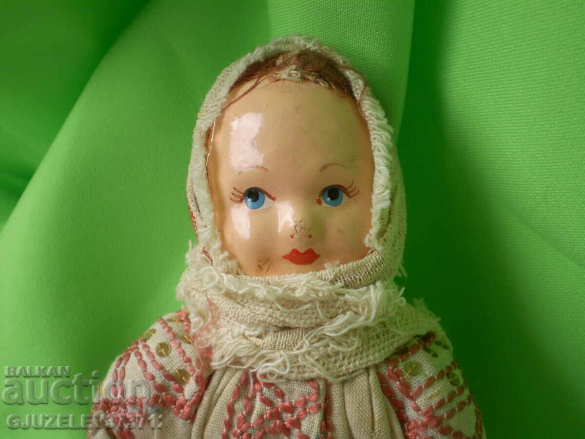 Παλιά κούκλα πορσελάνινο κεφάλι, το σώμα είναι από ύφασμα με τιμή 210.00 BGN | € 107.37
