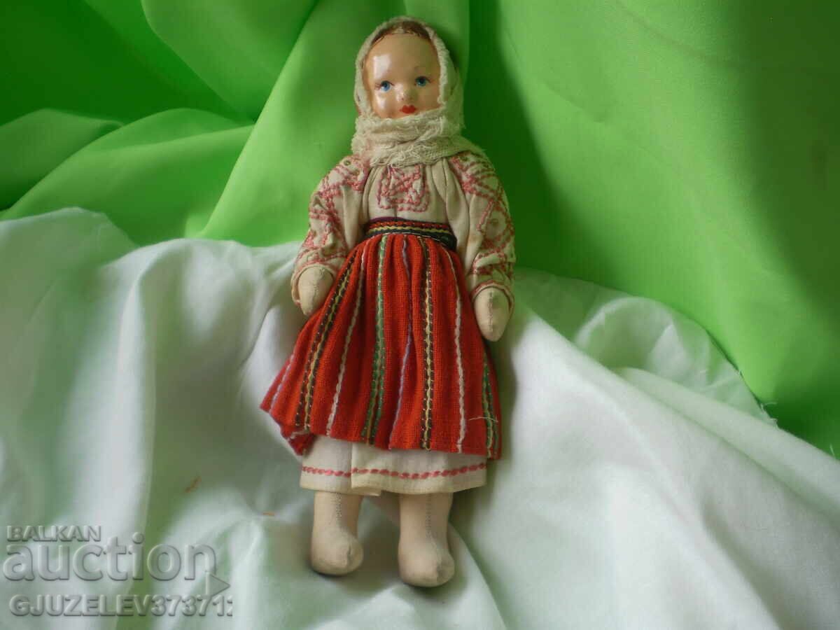 Δημοπρασία Παλιά κούκλα πορσελάνινο κεφάλι, το σώμα είναι από ύφασμα