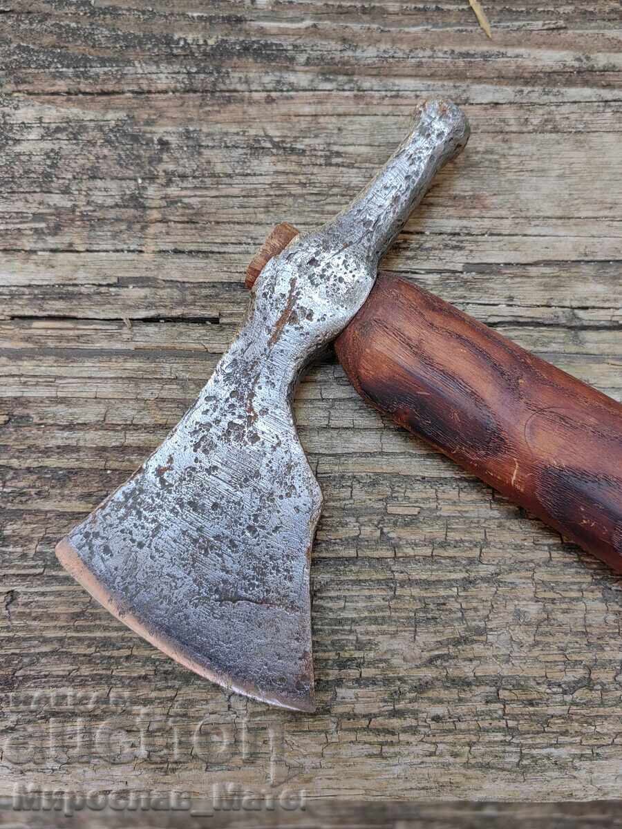 Παλιό τσεκούρι, πιθανώς αρχαίο Παλιό τσεκούρι, πιθανώς αρχαίο