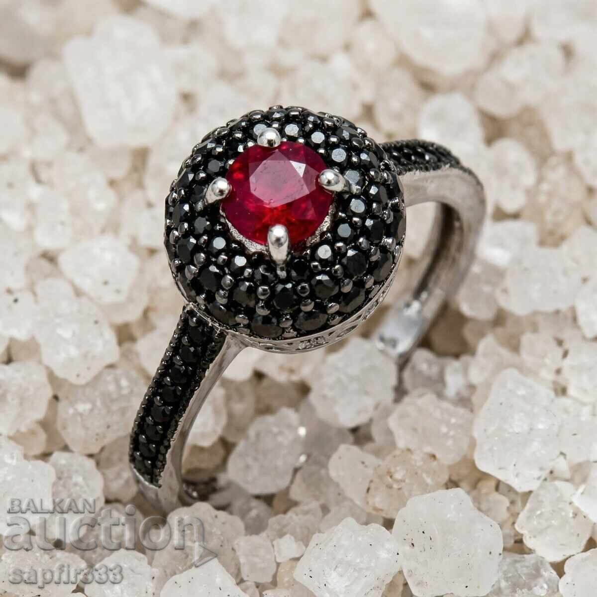 INEL UNIC CU RUBIN NATURAL ȘI SPINELE NEGRE INEL UNIC CU RUBIN NATURAL ȘI SPINELE NEGRE