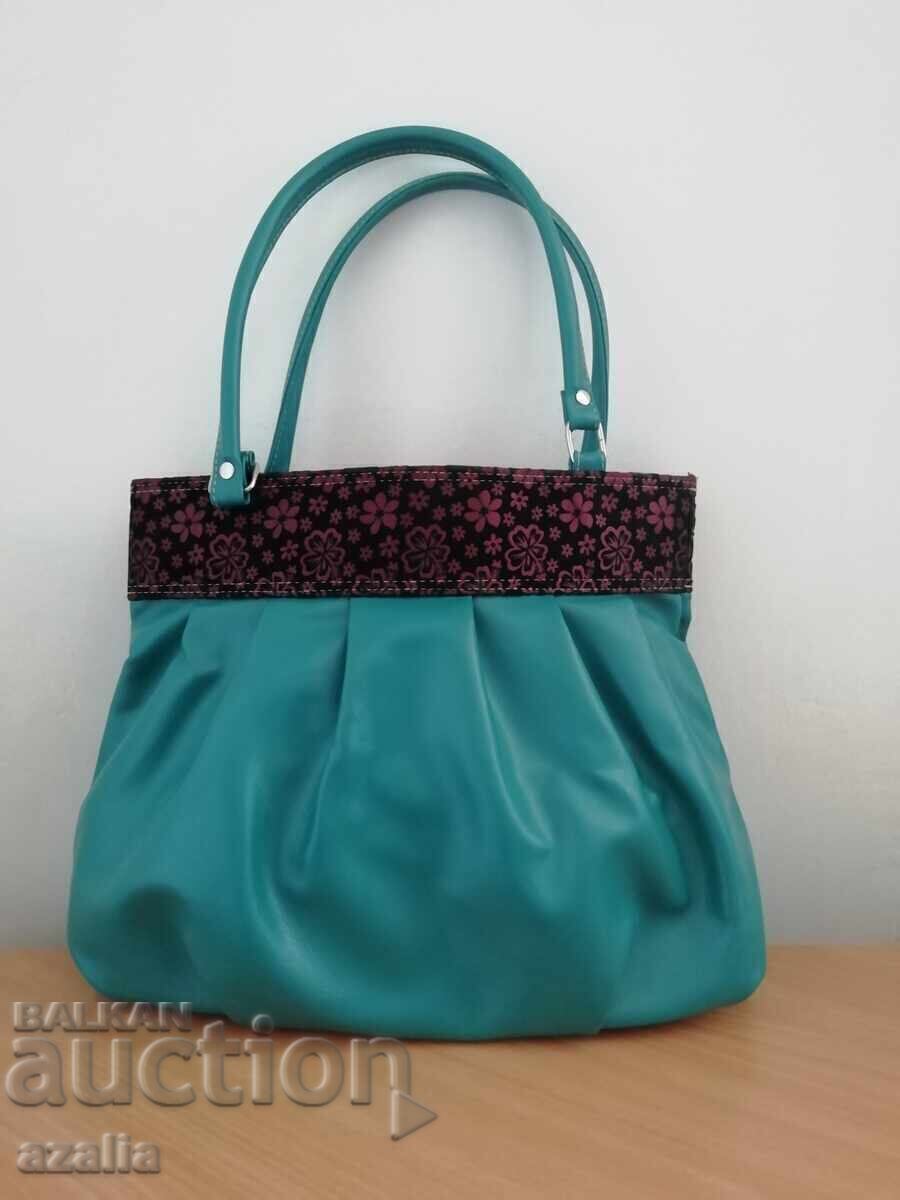 Beautiful handbag, new with price 29.00 BGN | € 14.83 Beautiful handbag, new with price 29.00 BGN | € 14.83