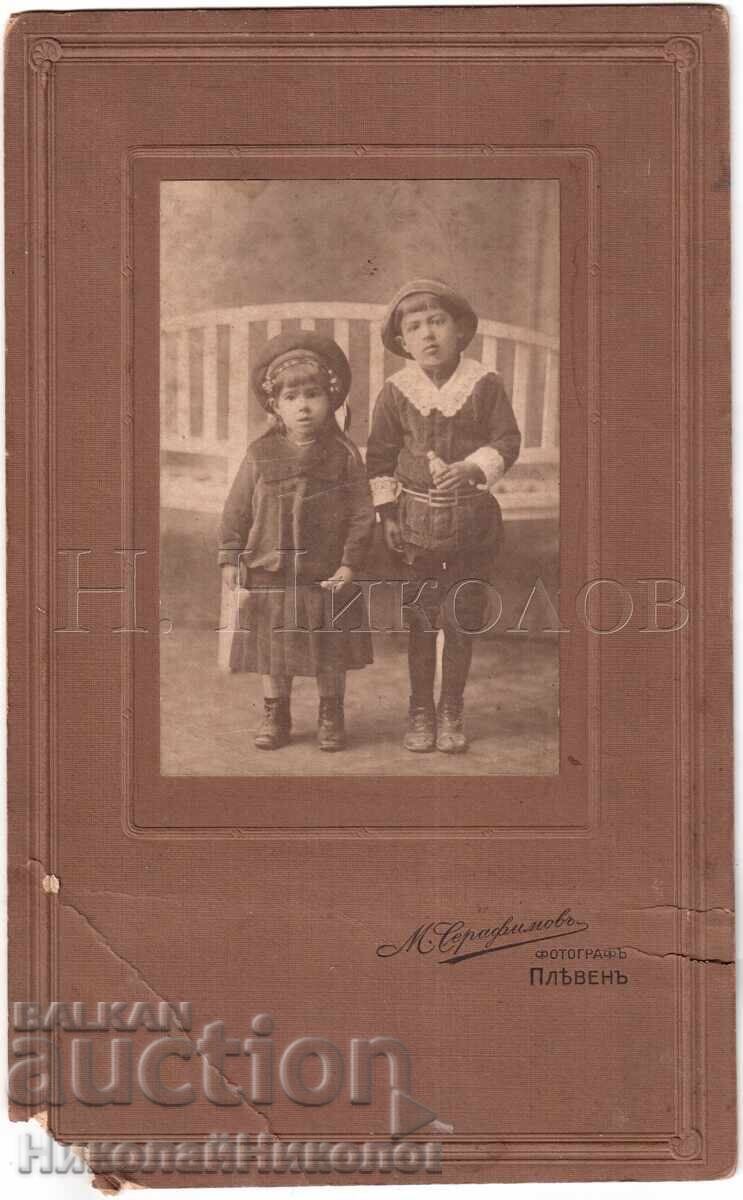 OLD PHOTO CARDBOARD PLEVEN TWO CHILDREN PHOTOGRAPHER SERAFIMOV E419 OLD PHOTO CARDBOARD PLEVEN TWO CHILDREN PHOTOGRAPHER SERAFIMOV E419