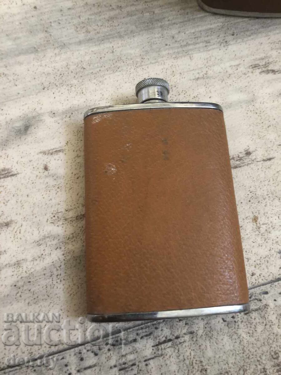 произведено в Англия Джобна фласка, метално шише с цена 45.00 лв. | € 23.01