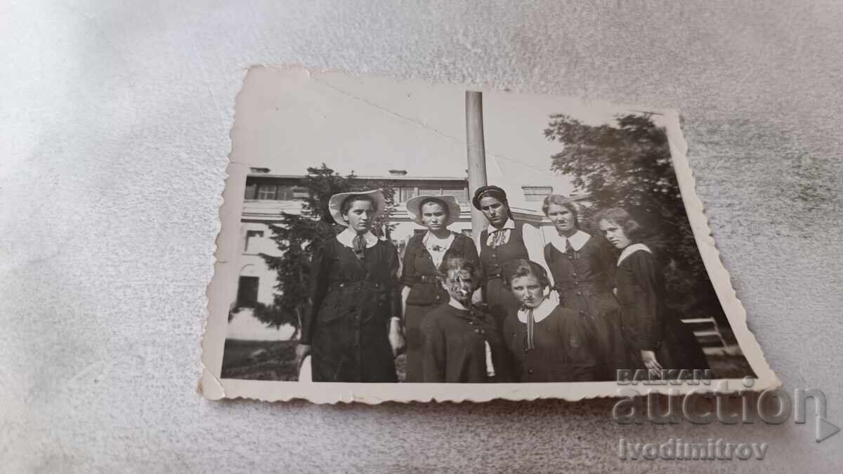 Photo Kyustendil Schoolgirls in the park 1939