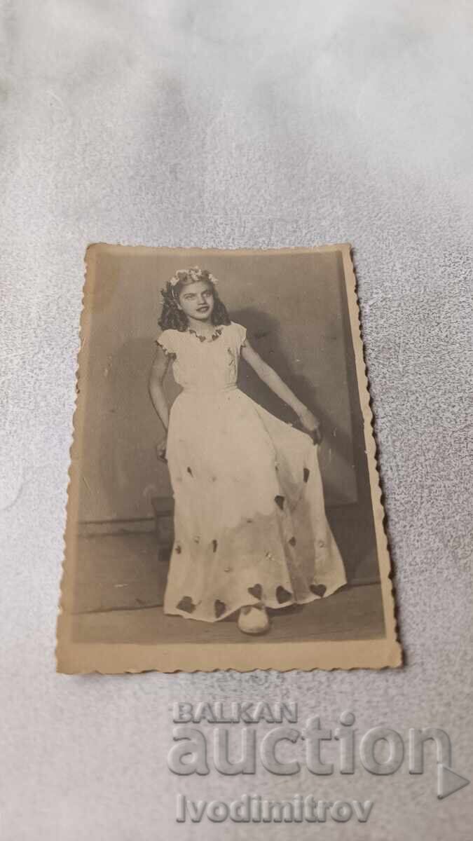 Φωτογραφία Πλόβντιβ Νεαρό κορίτσι με λευκό φόρεμα 1955