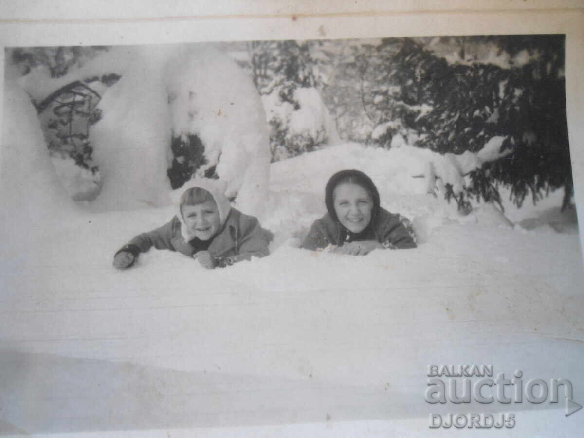 Fotografie veche, 10.III.1946, Lădjene