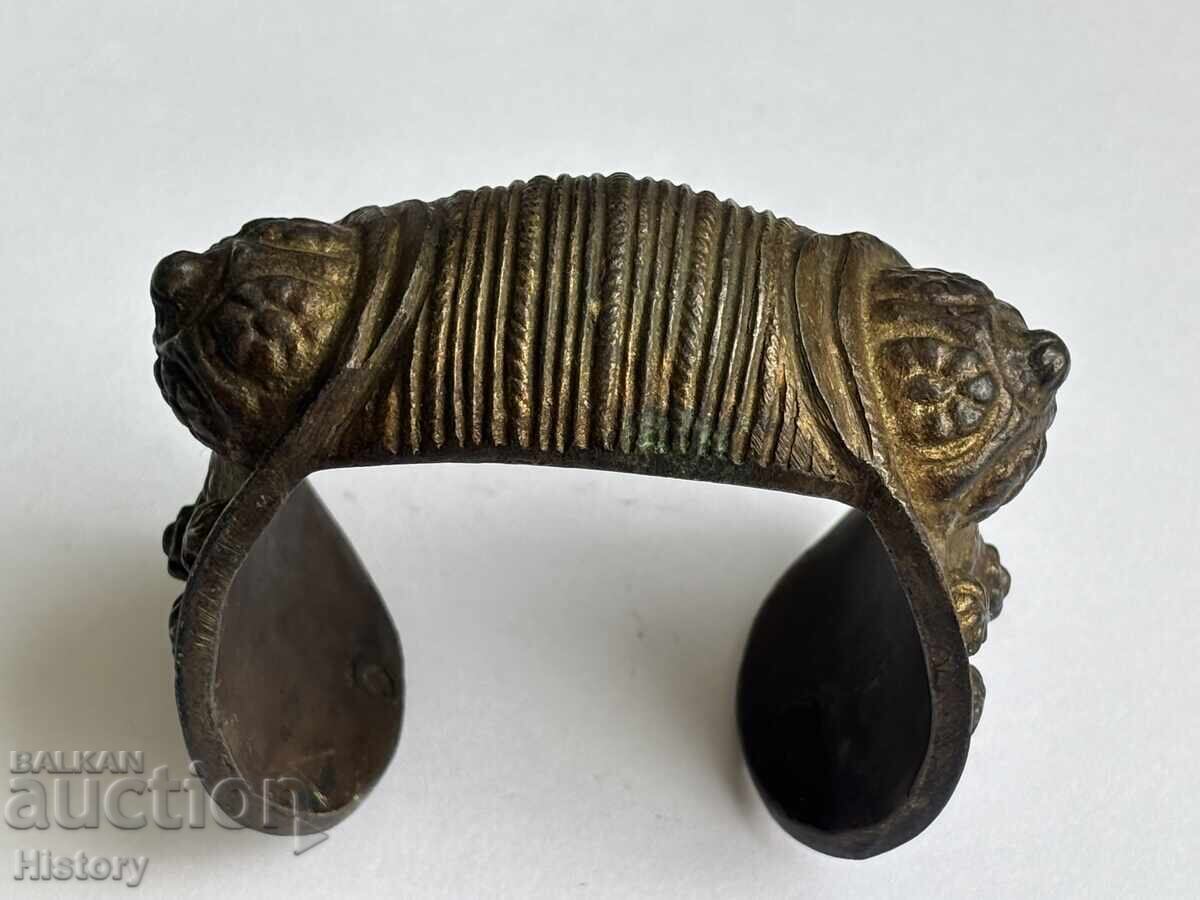 Licitație Bratara renascentista cu prastia Licitație Bratara renascentista cu prastia