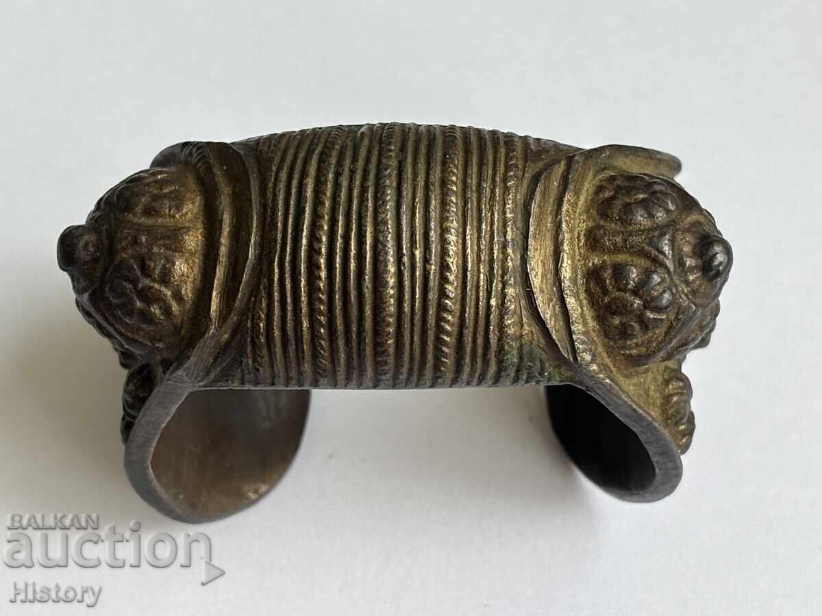 Bratara renascentista cu prastia Bratara renascentista cu prastia