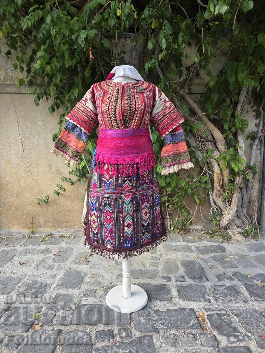 Costum popular feminin complet din regiunea Debar (Debarsko Pole)