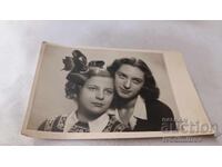 Foto Două fete tinere