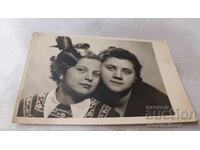 Φωτογραφία Δύο νεαρά κορίτσια