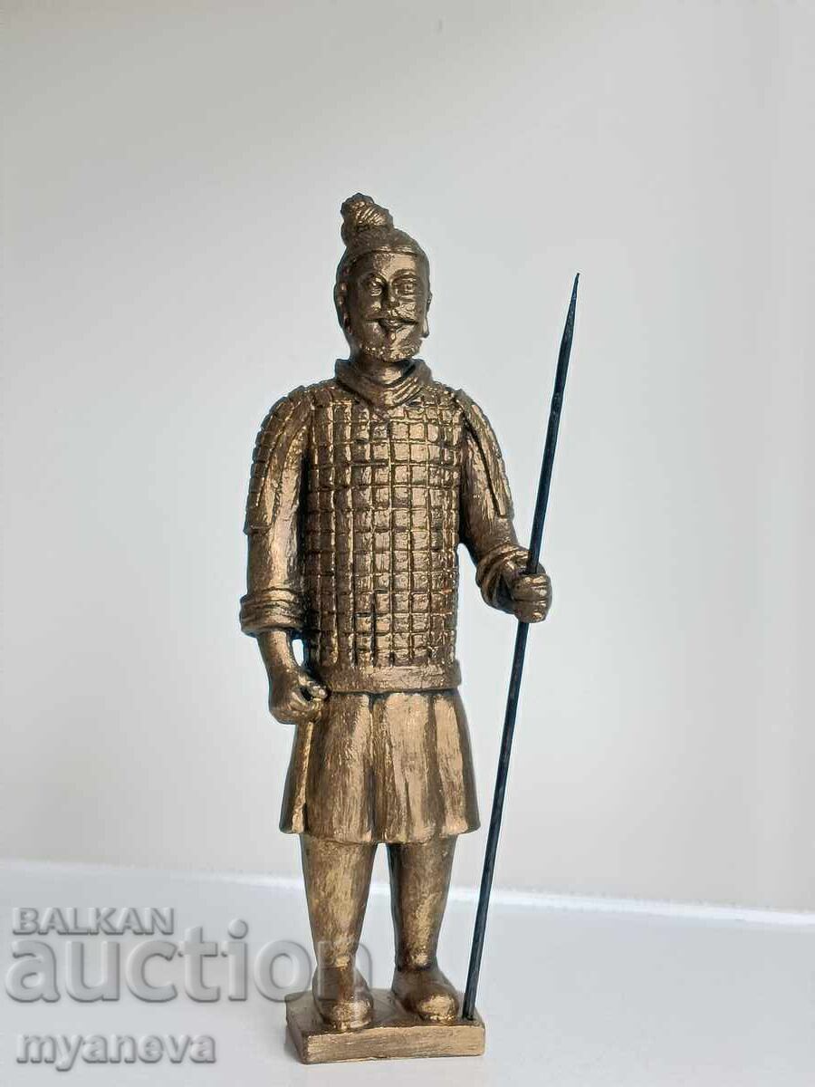 Statuetă realistă a unui războinic din "Armata de Teracotă"