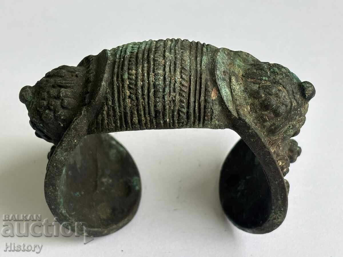 Auction  Renaissance slingshot bracelet