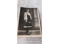 Φωτογραφία Βιδίνου, Νέο κορίτσι με παραδοσιακή ενδυμασία