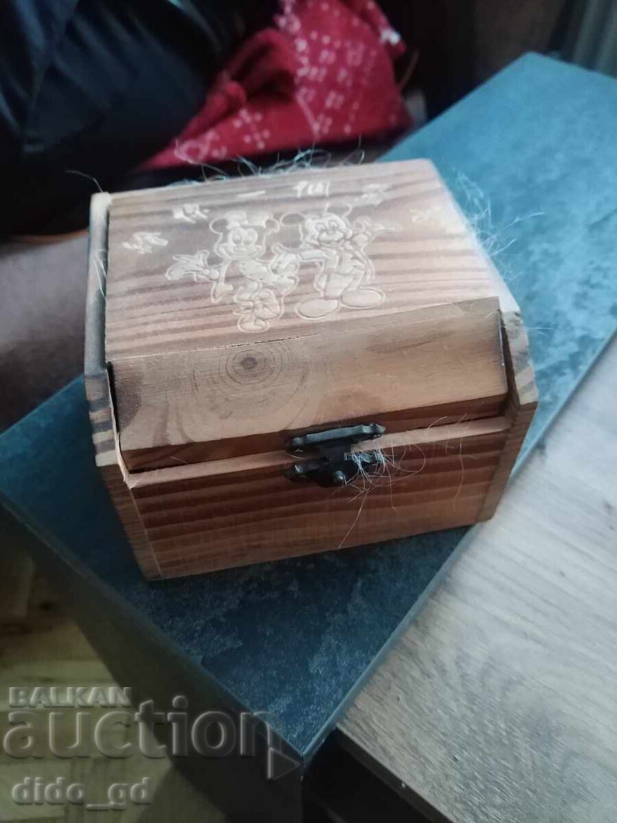 Livrarea Cadou surpriză brutal într-o cutie de lemn Livrarea Cadou surpriză brutal într-o cutie de lemn