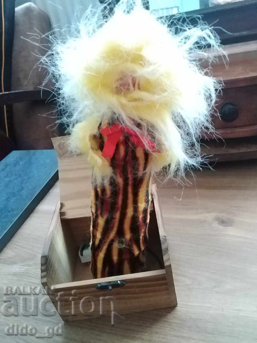 Cadou surpriză brutal într-o cutie de lemn - 5 Cadou surpriză brutal într-o cutie de lemn - 5