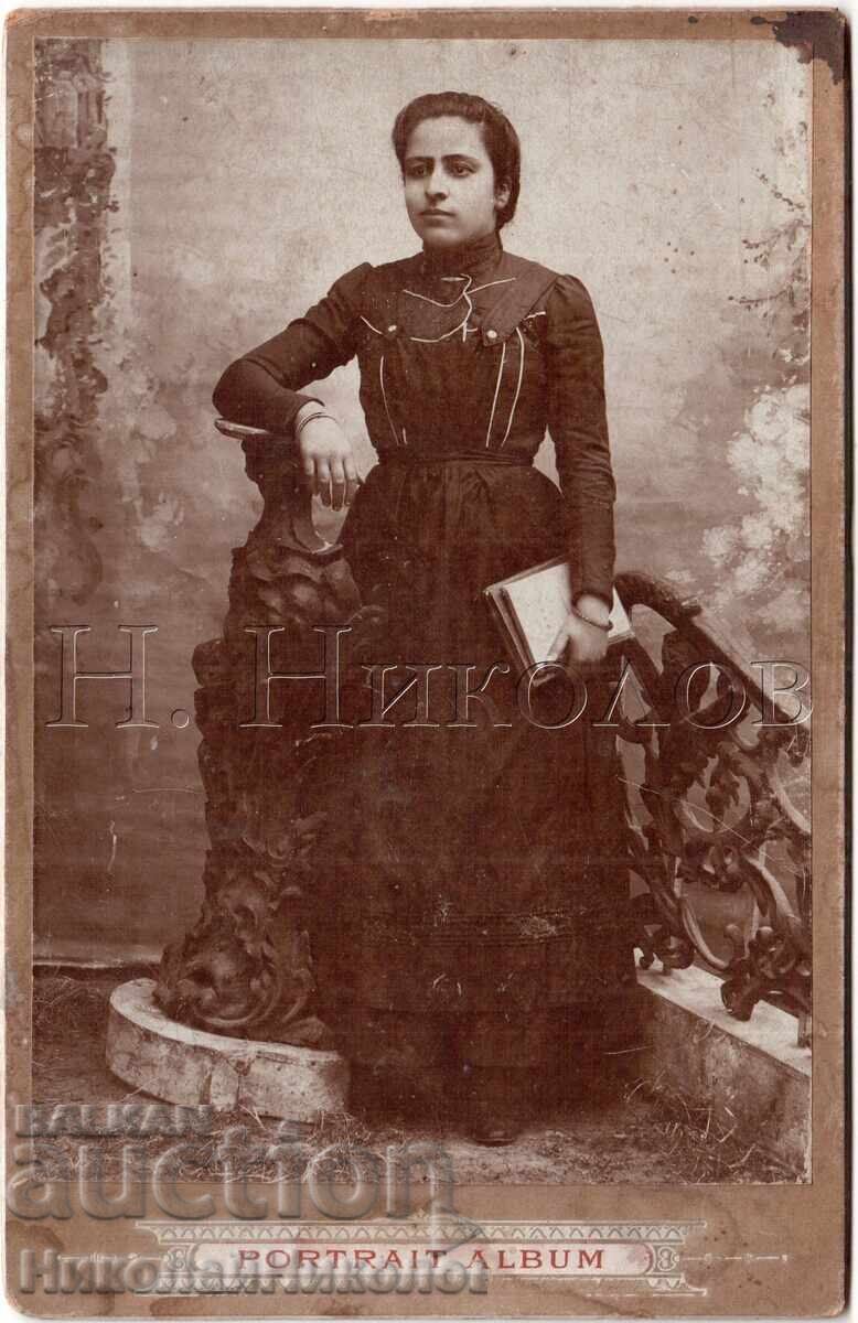 ΦΩΤΟΓΡΑΦΙΑ ΧΑΡΤΟΝΙ ΜΑΘΗΤΡΙΑΣ ΜΕ ΒΙΒΛΙΟ ΧΗΜΕΙΑΣ ΦΩΤΟ ΔΡΑΓΝΕΦ Ε425