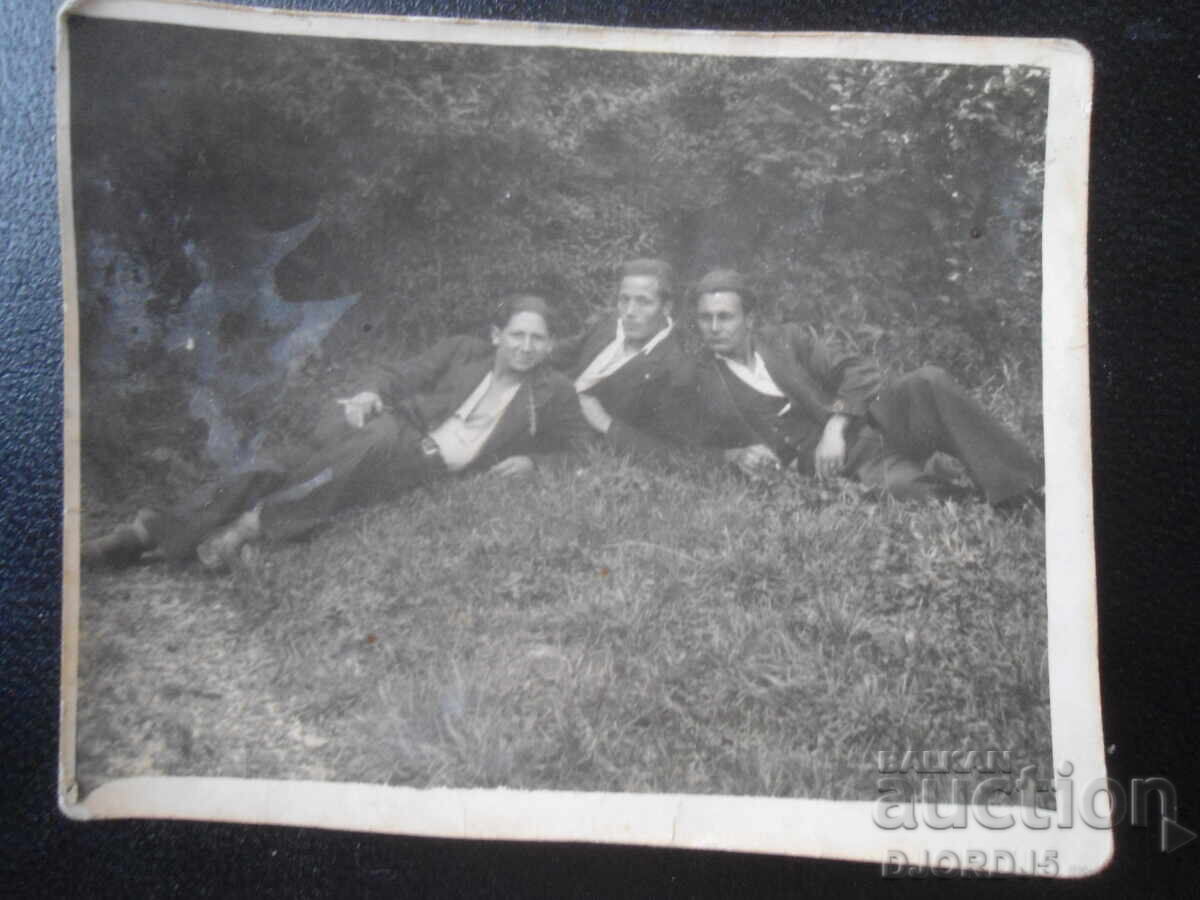 Стара снимка, Тримата верни другари, София