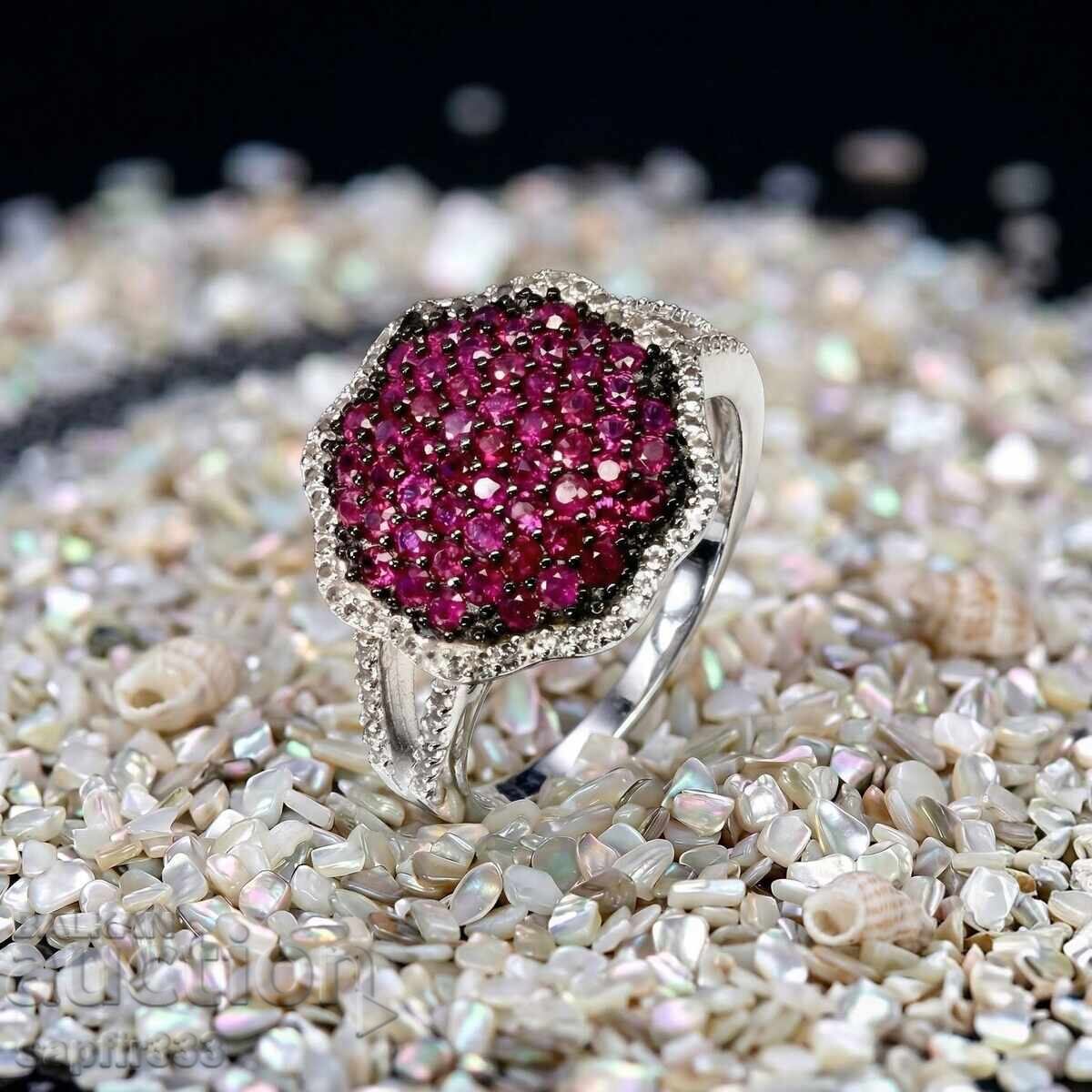 Livrarea INE DE DESIGN CU RUBINE NATURALE ȘI TOPAZE