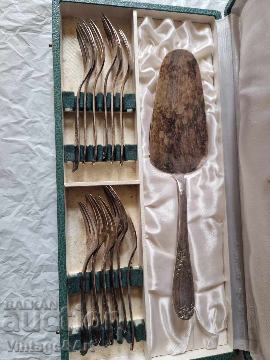 Посребрен Десертен Сервиз 13 части Прибори Хранене с цена 130.00 лв. | € 66.47