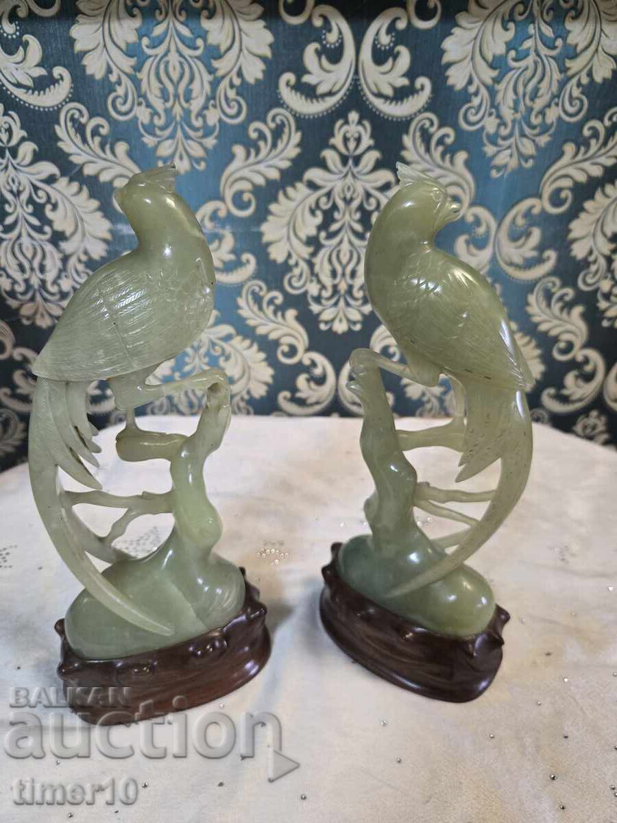 Auction  2 Chinese-made jade birds on a wooden base