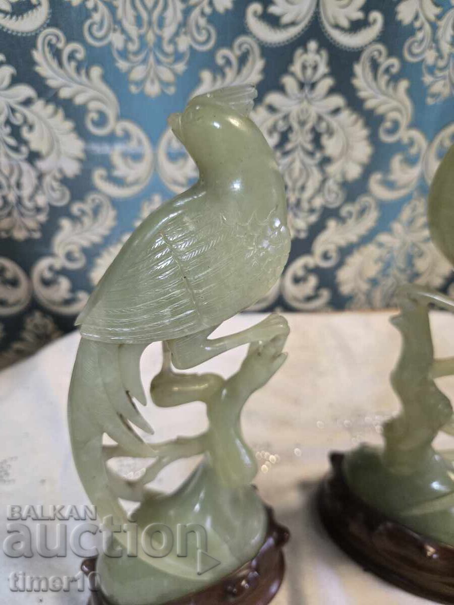 Delivery of 2 Chinese-made jade birds on a wooden base