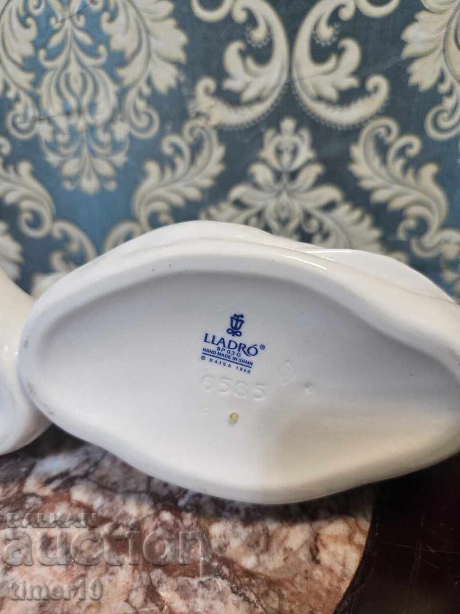 Delivery of Beautiful Swan Figurine "Endless Love" by Lladro