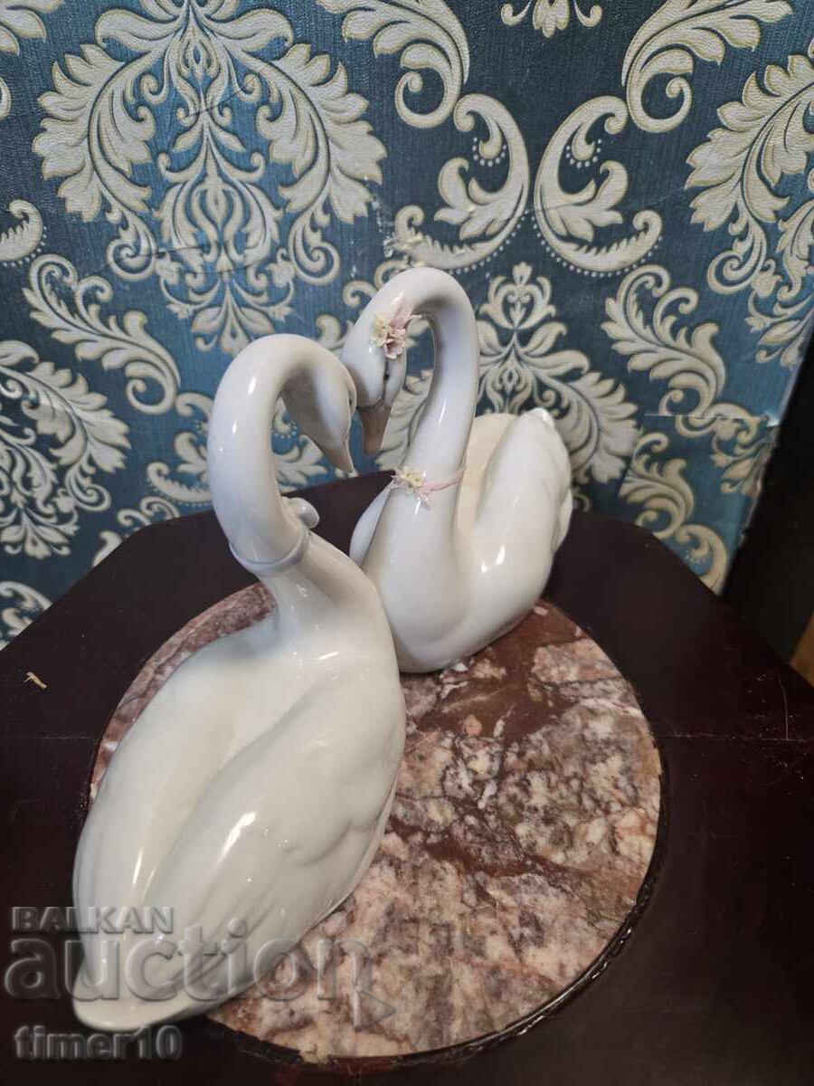 Beautiful Swan Figurine "Endless Love" by Lladro - 7
