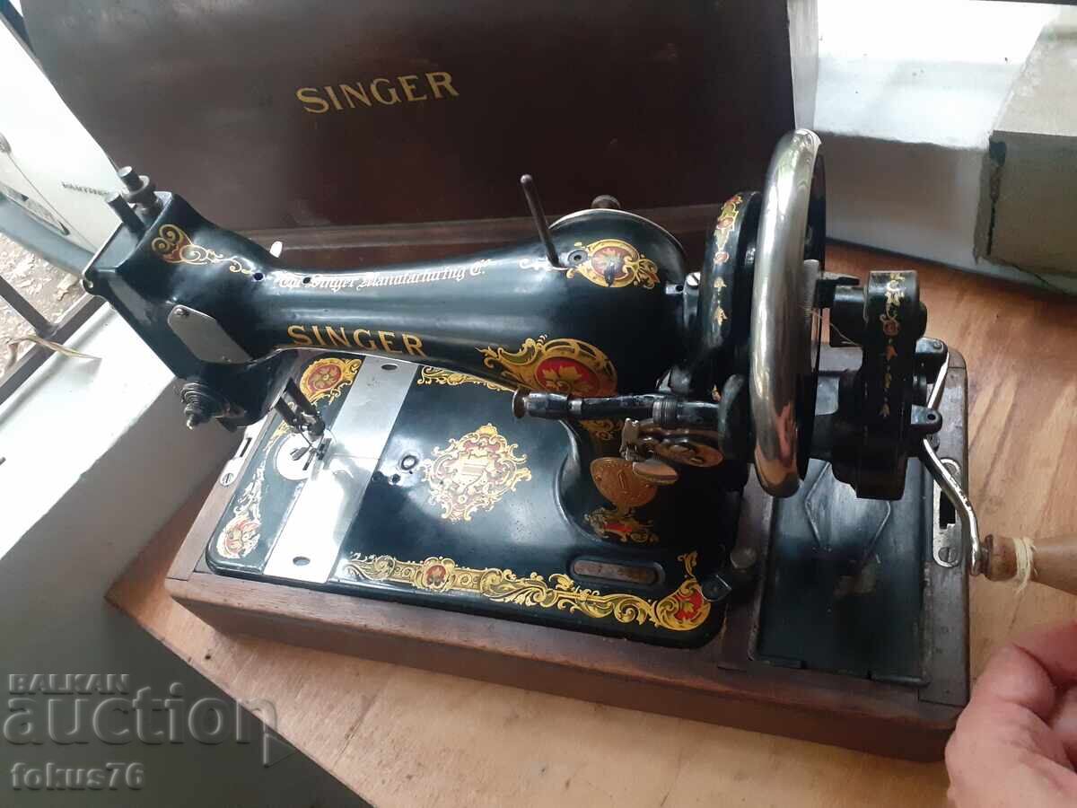 Licitație Mașină de cusut Singer veche, în stare unică
