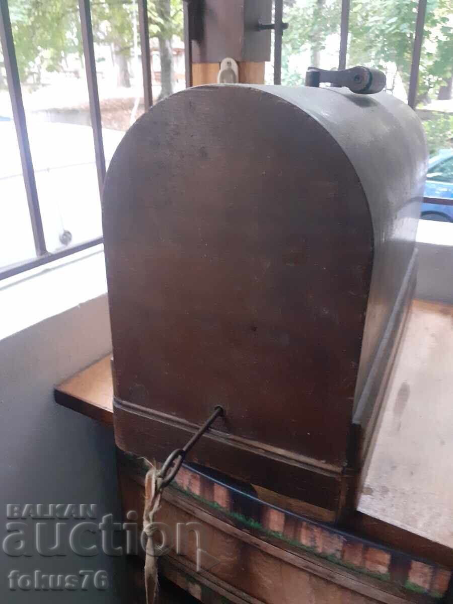 Mașină de cusut Singer veche, în stare unică - 5