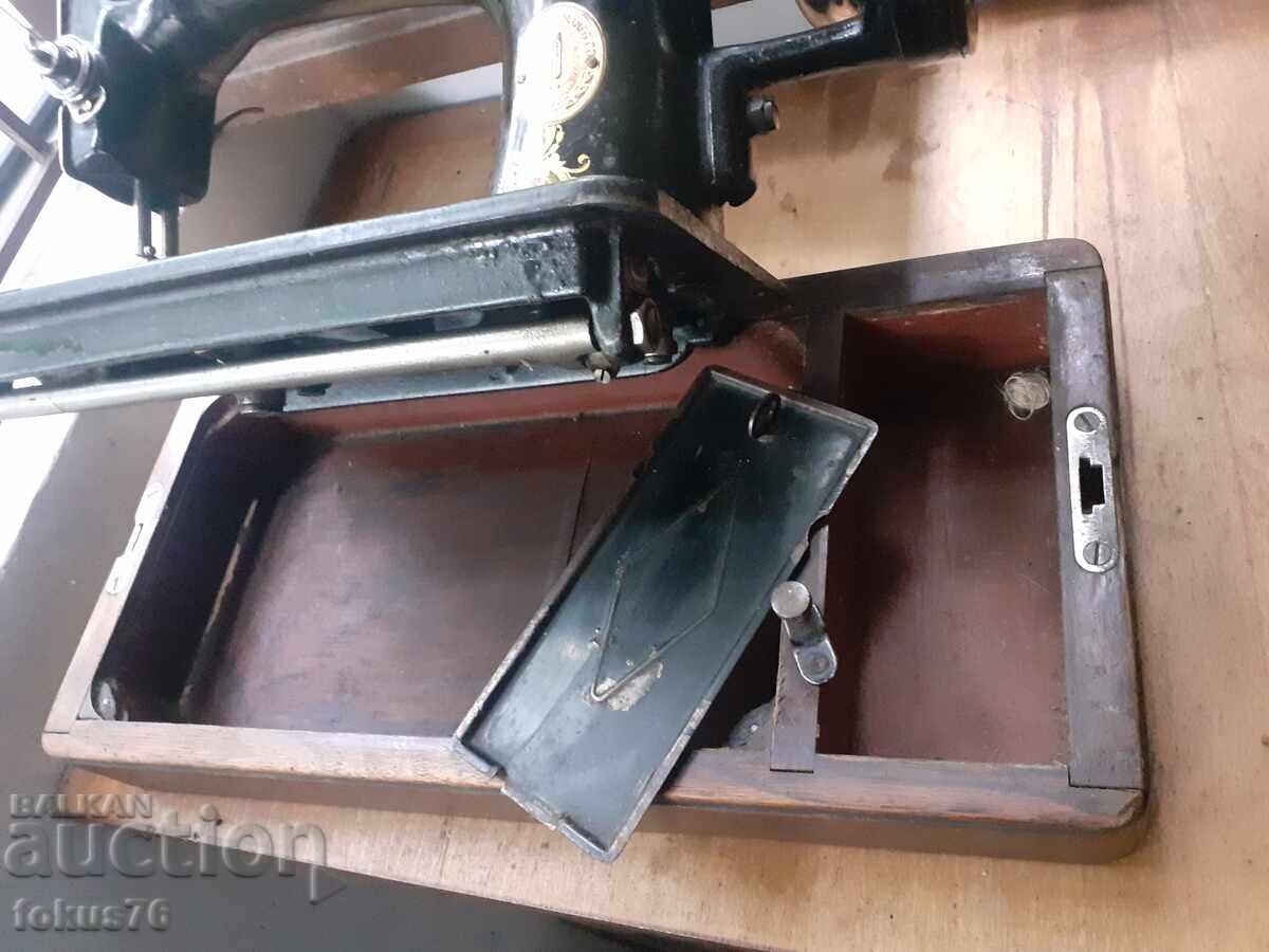 Mașină de cusut Singer veche, în stare unică - 6