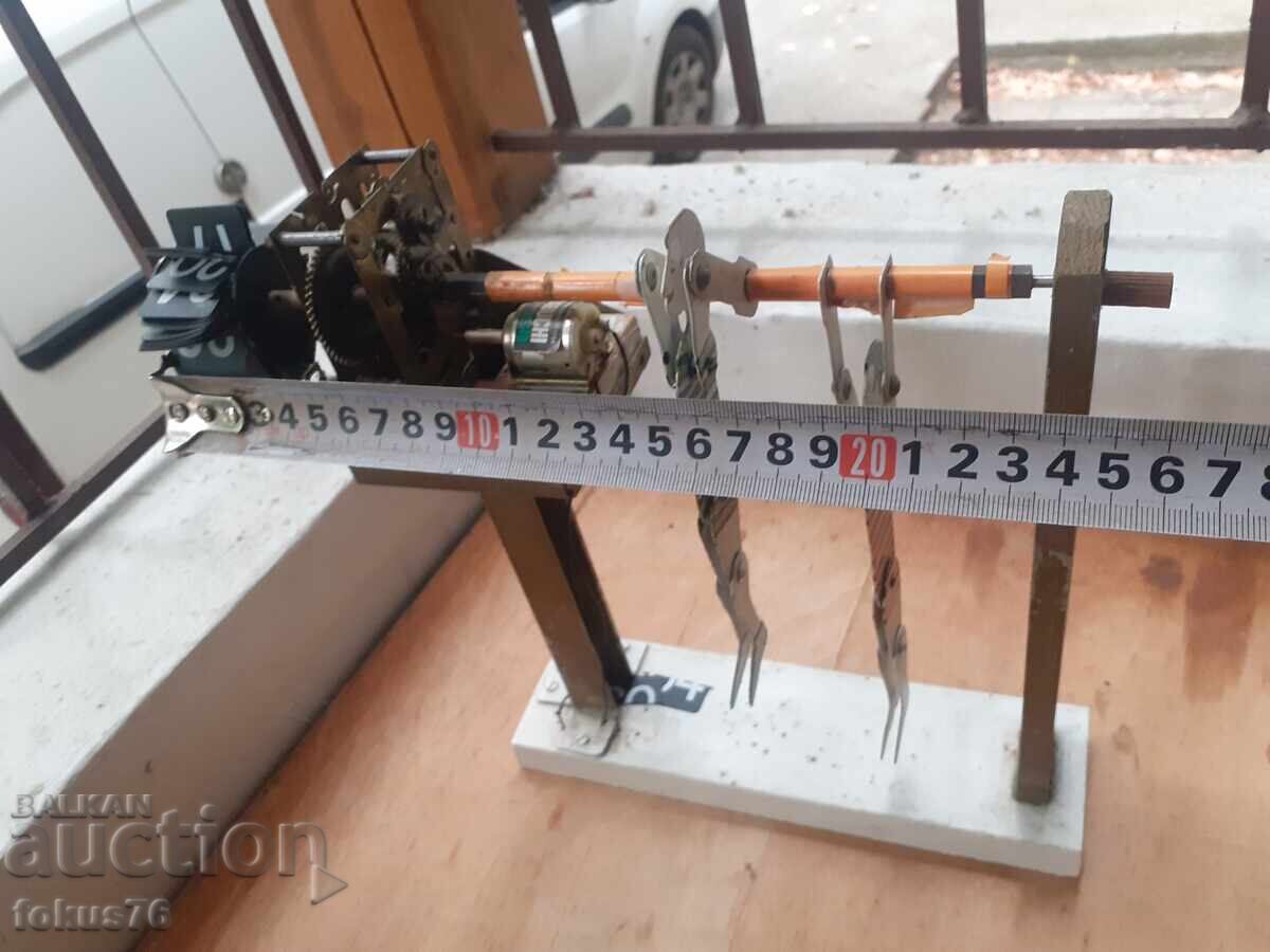 Παλιό μηχανικό παιχνίδι προσαρμοσμένο με μηχανισμό από ρολόι - 7