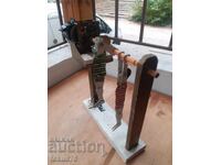 Παλιό μηχανικό παιχνίδι προσαρμοσμένο με μηχανισμό από ρολόι