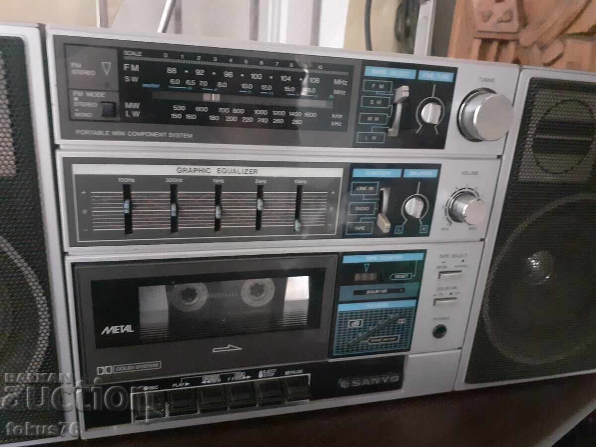Vechi radio casetofon de colecție - Sanyo C 30 - Unic cu preț 240.00 BGN | € 122.71 Vechi radio casetofon de colecție - Sanyo C 30 - Unic cu preț 240.00 BGN | € 122.71