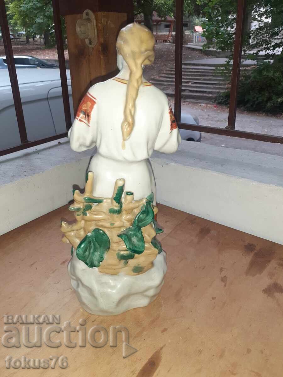 Figurină unică, statuetă din porțelan rusesc, cu marcaj cu preț 179.00 BGN | € 91.52