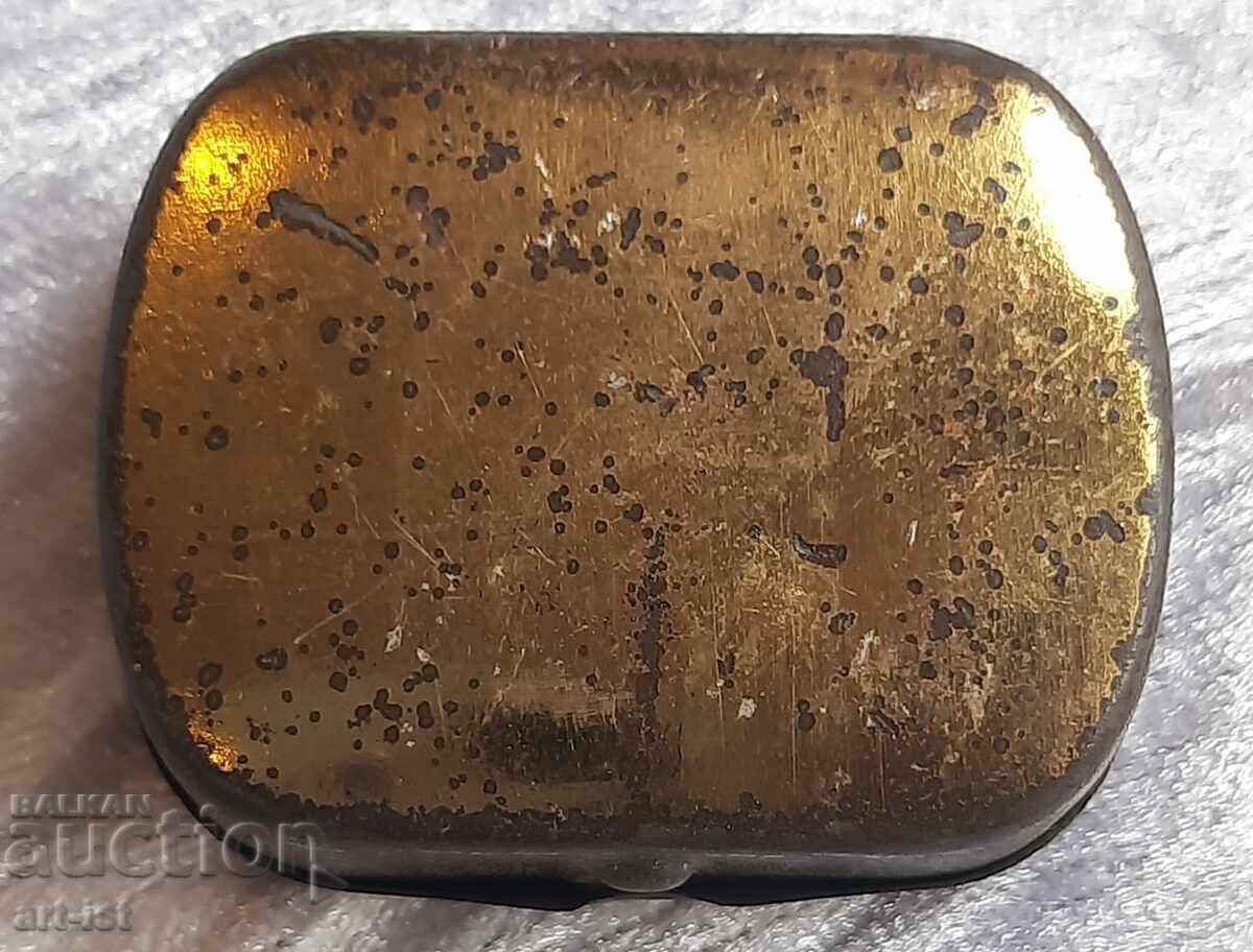 Auction  Metal box with LYRAPHONE phonograph needles