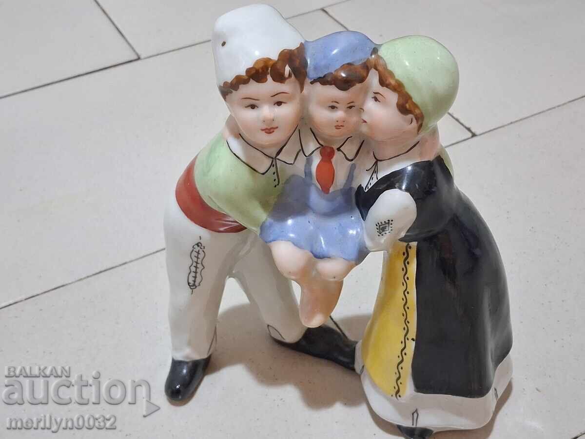 Figurină de porțelan bulgărească "Mama frământă, tata aduce" - statuetă - 7 Figurină de porțelan bulgărească "Mama frământă, tata aduce" - statuetă - 7