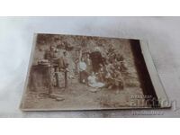 Fotografie Bărbați, tineri și fete